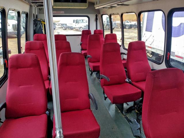 Ford Econoline E450 Super Duty Cutaway Van Image 5