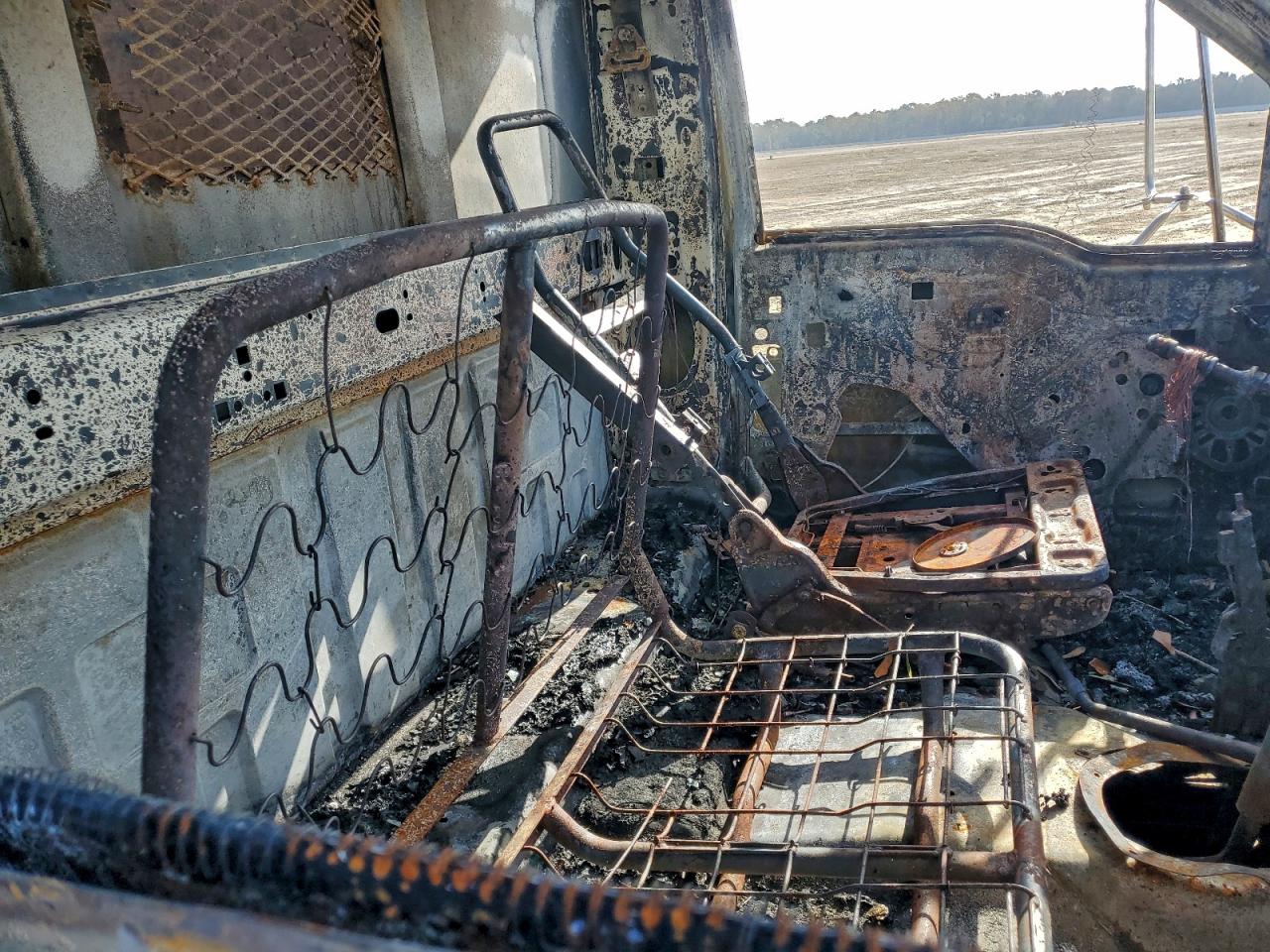 Ford F-650 Super Duty Image 3