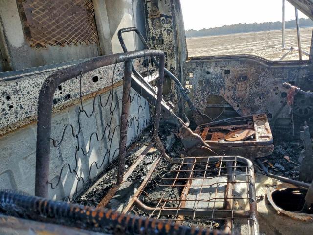 Ford F-650 Super Duty Image 3