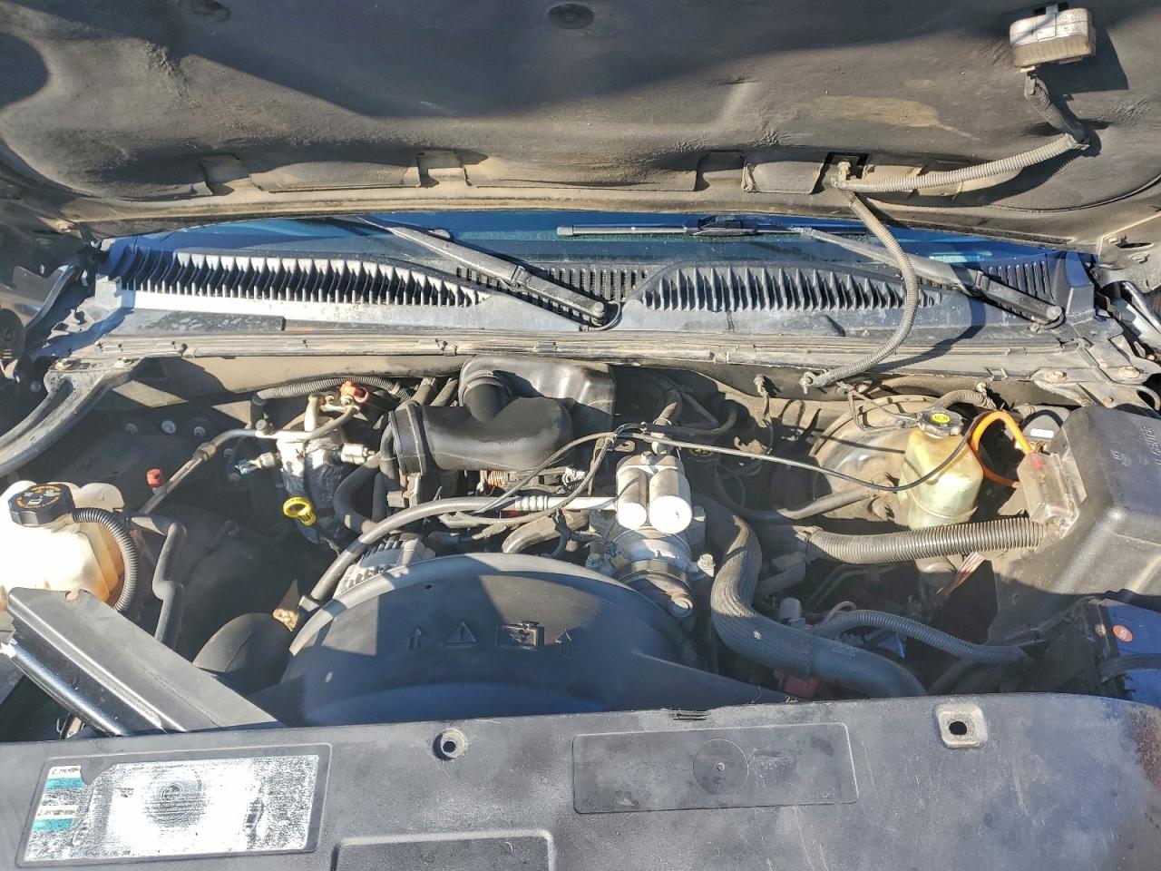 Chevrolet Silverado C1500 Image 2