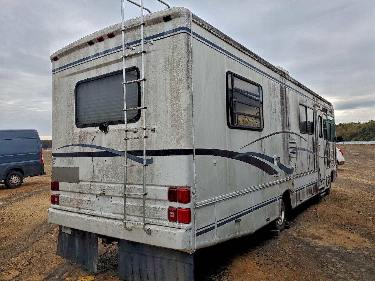 Workhorse Custom Cha Motorhome P3500 Image 2