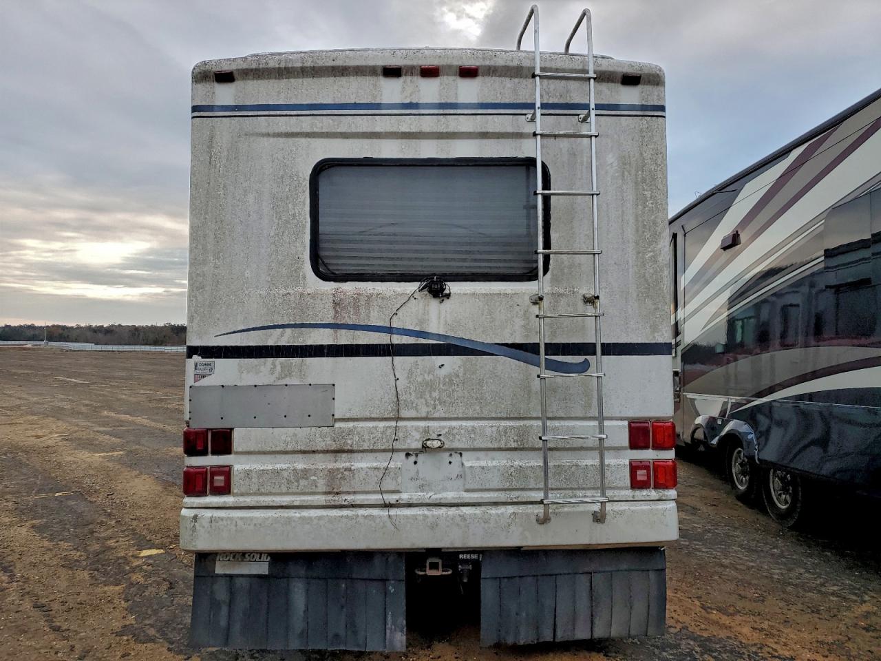 Workhorse Custom Cha Motorhome P3500 Image 9