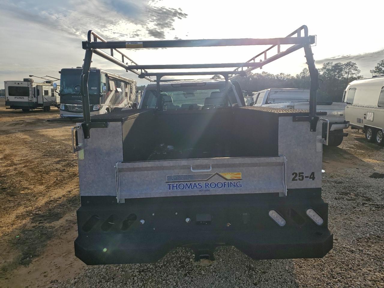 Chevrolet Silverado C2500 Heavy Duty Image 8