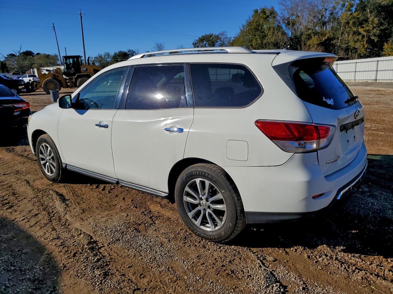 Nissan Pathfinder S Image 12