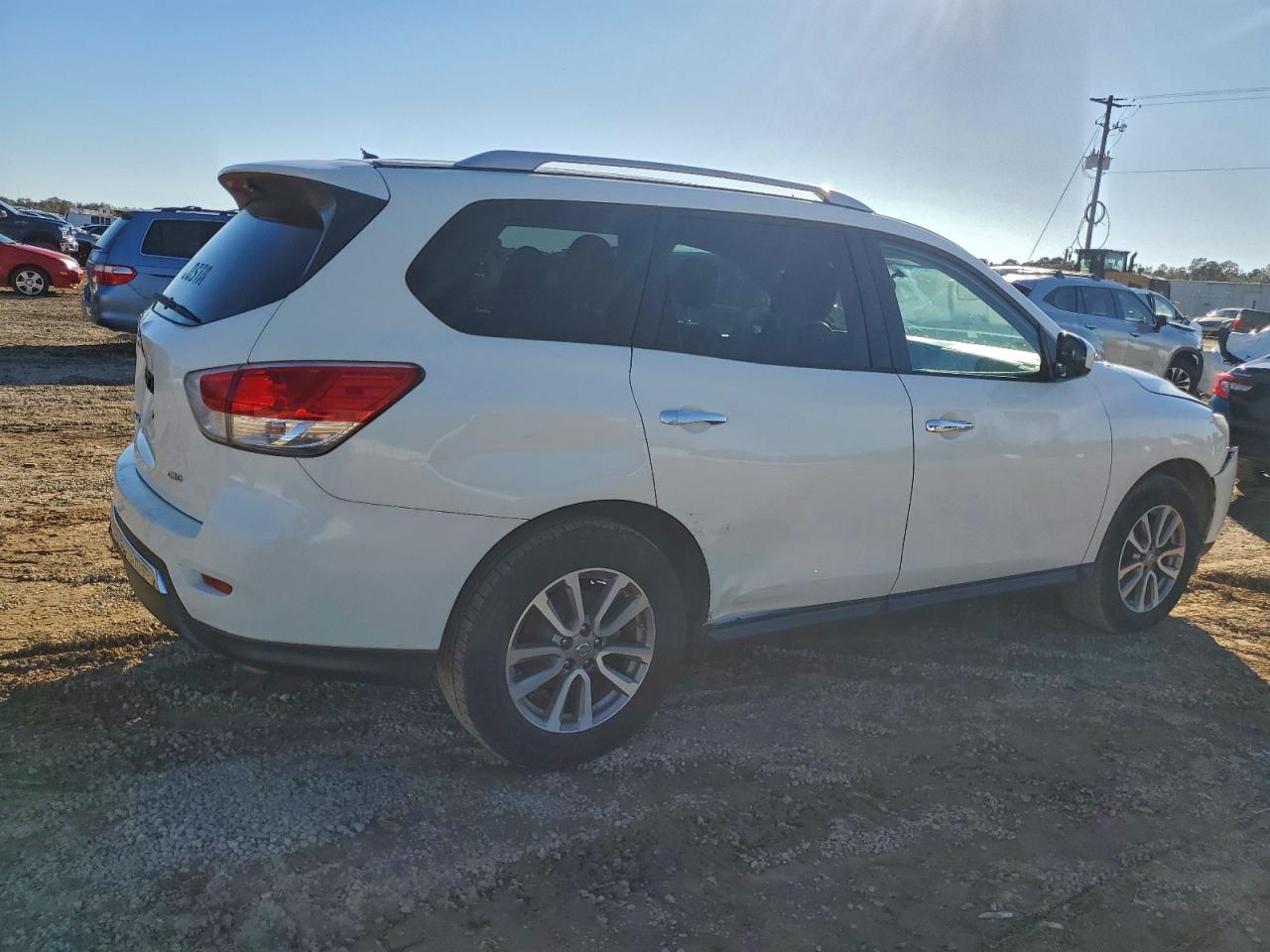 Nissan Pathfinder S Image 11