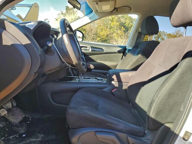 Nissan Pathfinder S Image 5