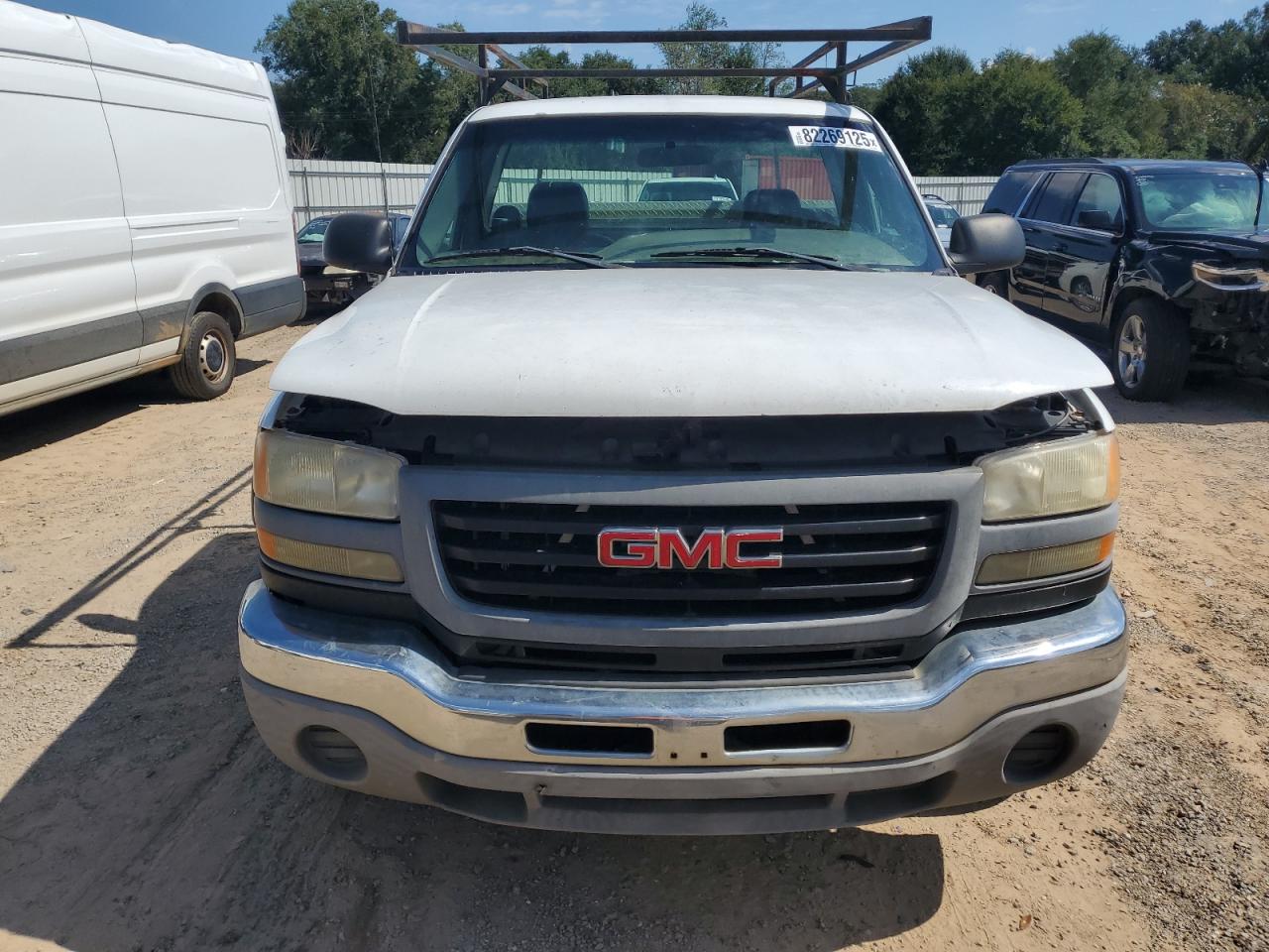 GMC Sierra C2500 Heavy Duty Image 4
