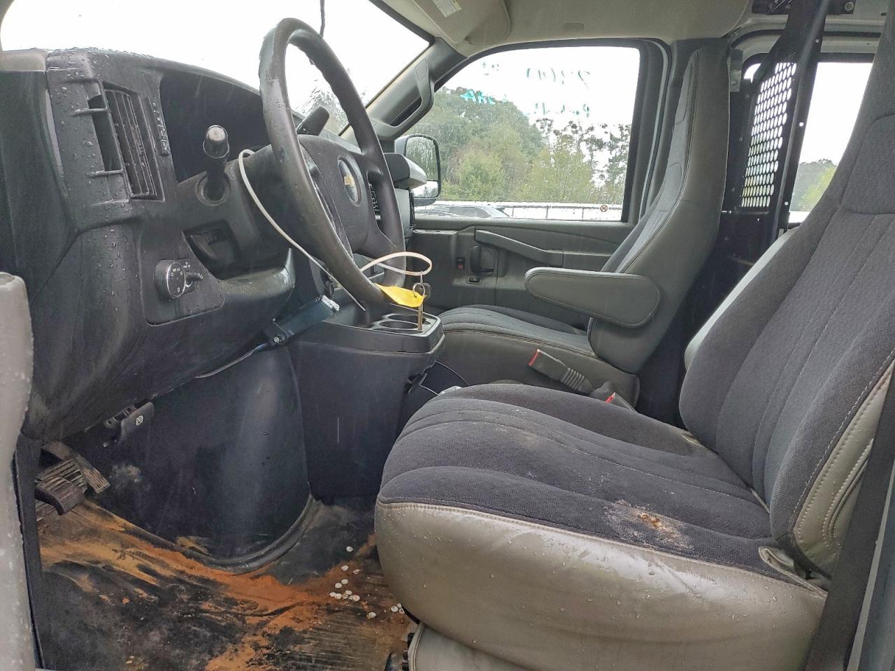 Chevrolet Express Image 5