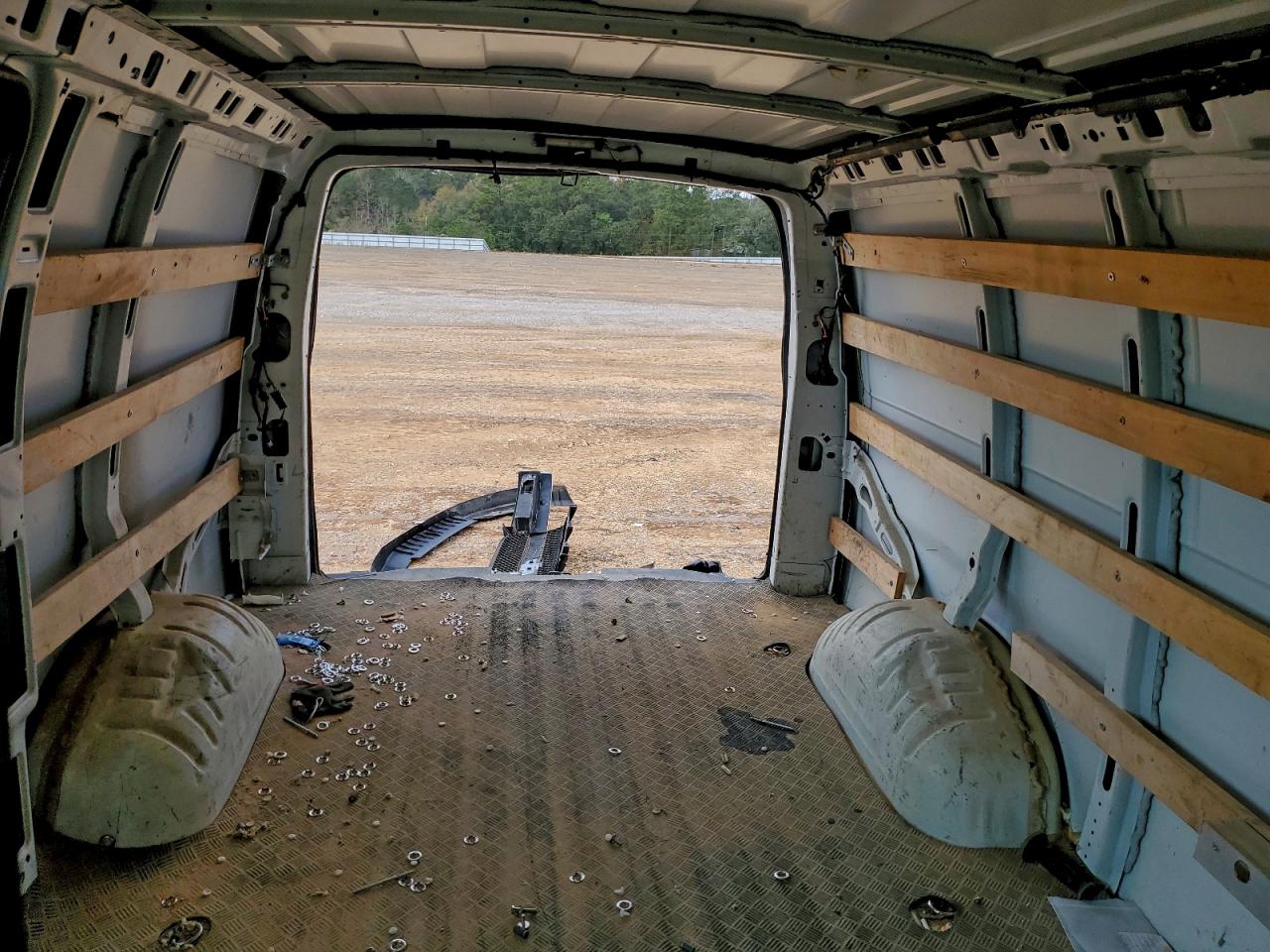 Chevrolet Express Image 9