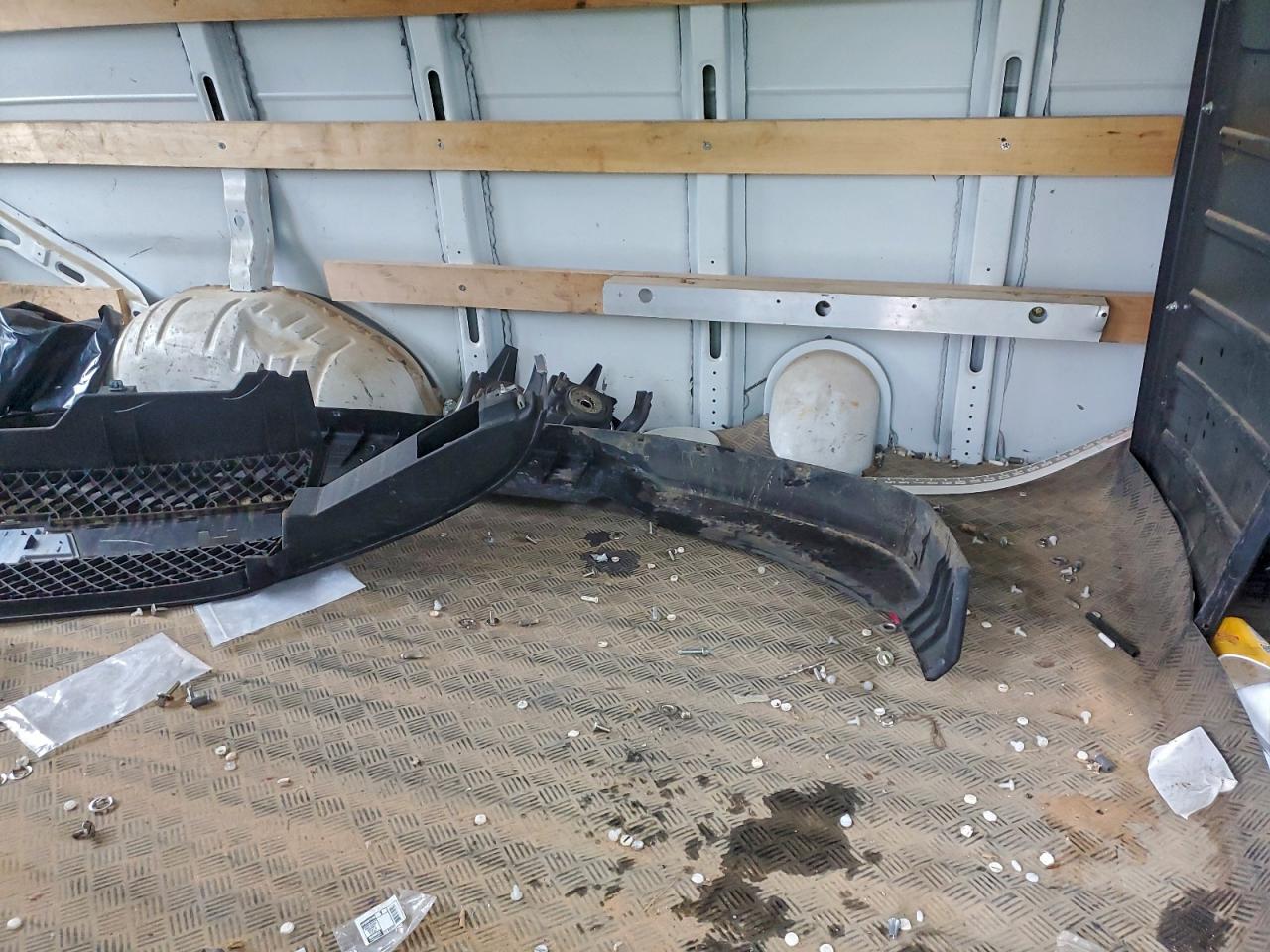 Chevrolet Express Image 13