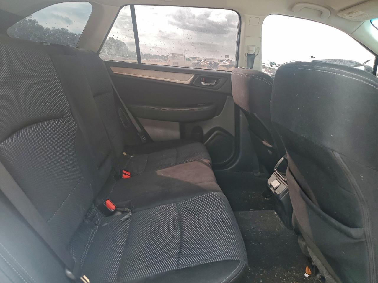 Subaru Outback 2.5i Premium Image 11