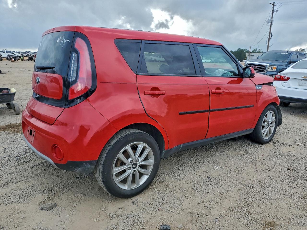 Kia Soul + Image 12