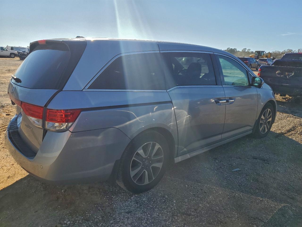 Honda Odyssey Touring Image 4