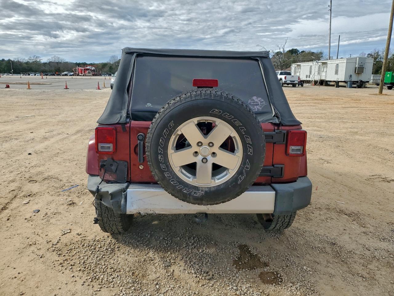 Jeep Wrangler Sahara Image 4