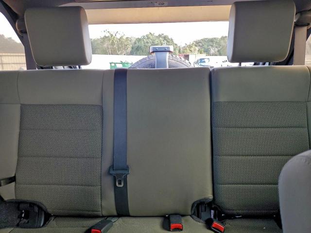 Jeep Wrangler Sahara Image 7