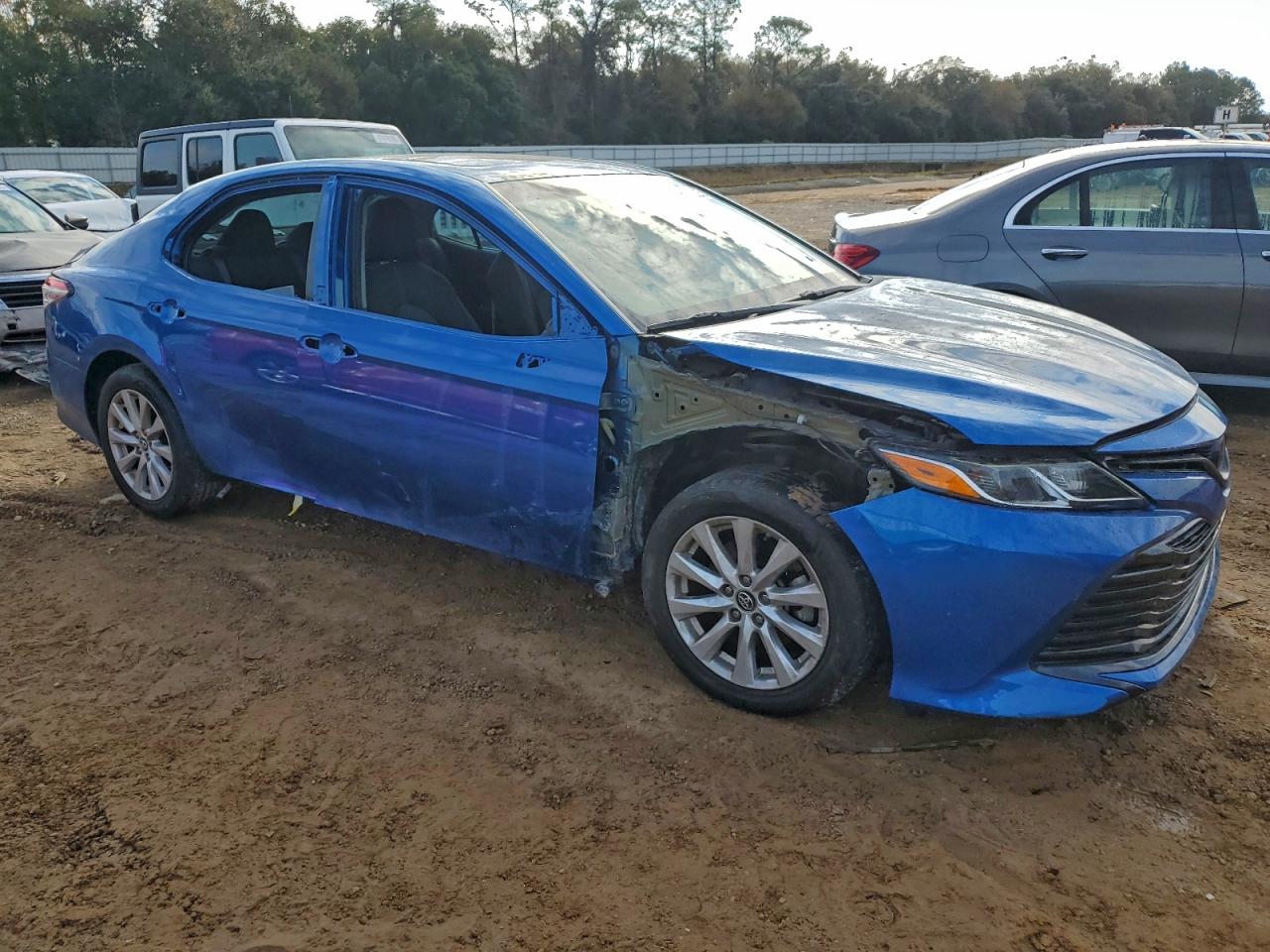 Toyota Camry L Image 3