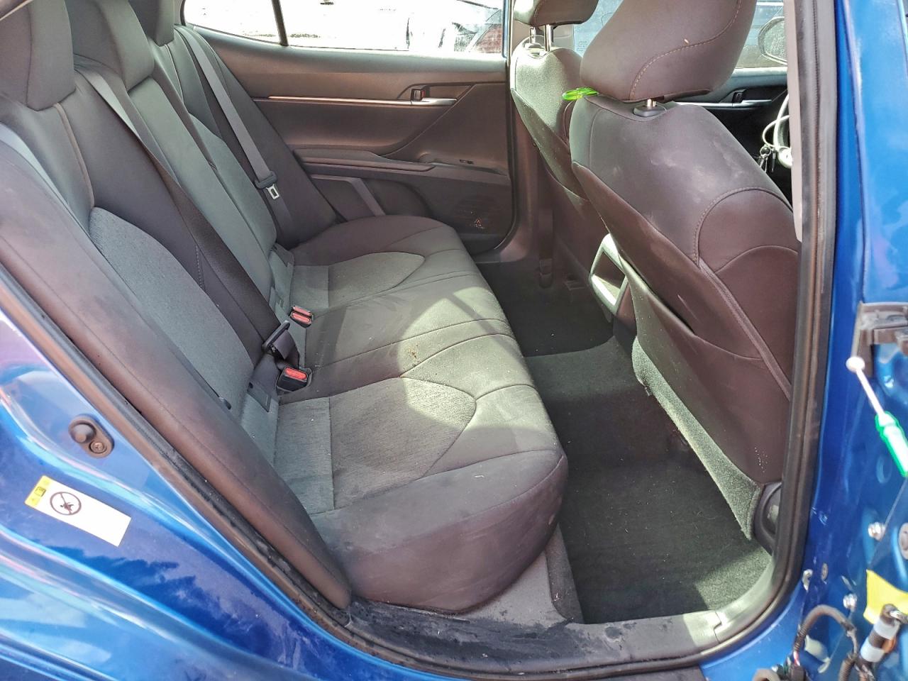 Toyota Camry L Image 9