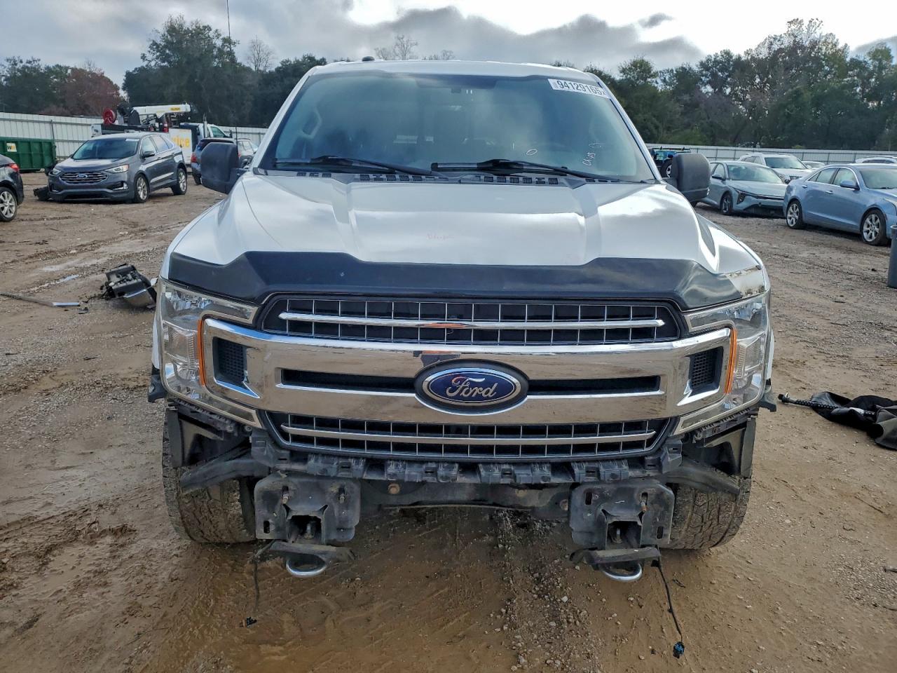 Ford F-150 Supercrew Image 6