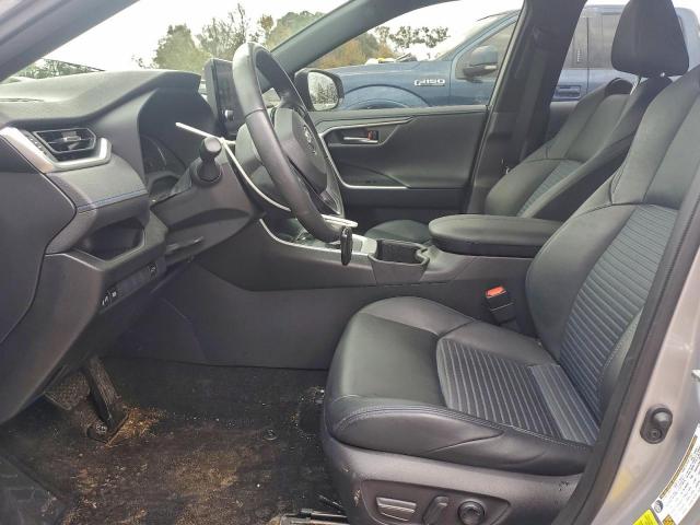 Toyota RAV4 Xse Image 6