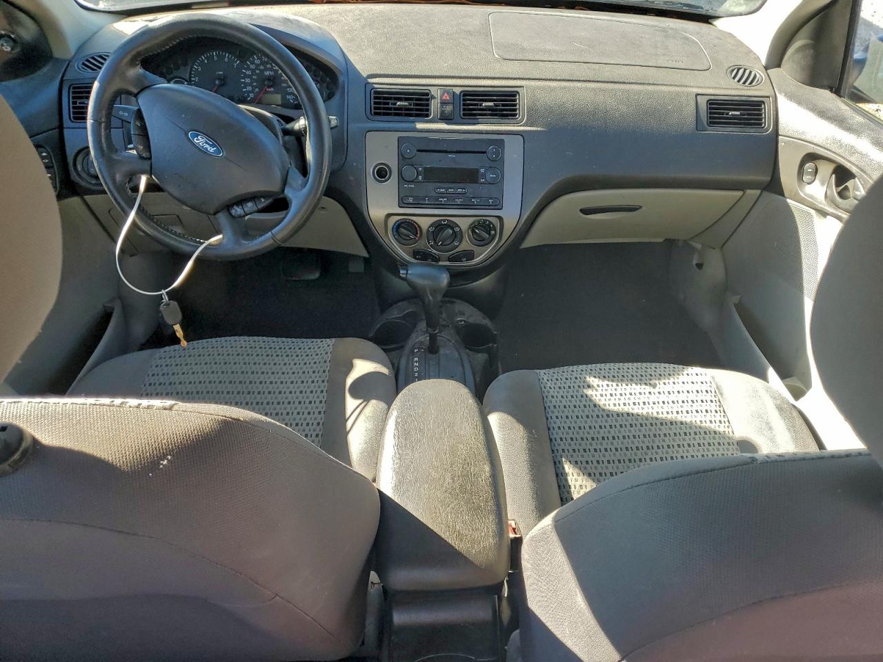 Ford Focus Zx4 Image 2