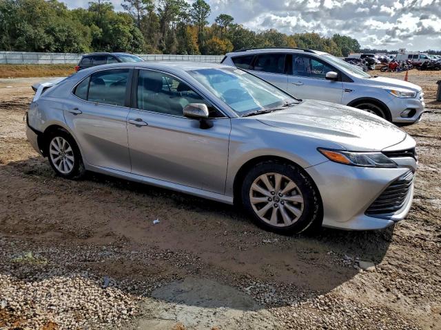 Toyota Camry L Image 10