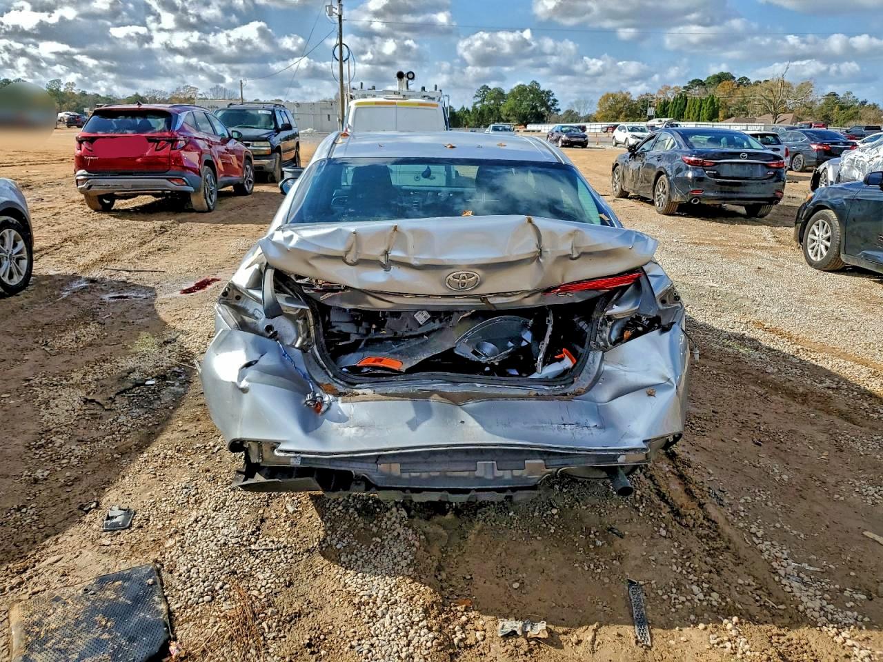 Toyota Camry L Image 8