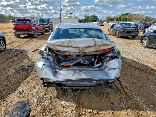 Toyota Camry L Image 8