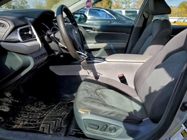 Toyota Camry L Image 3