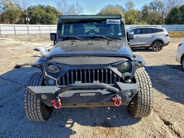 Jeep Wrangler Sahara Image 8