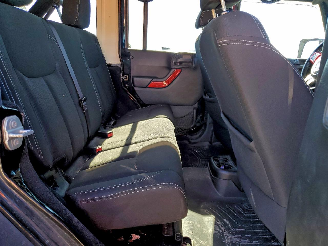 Jeep Wrangler Sahara Image 4