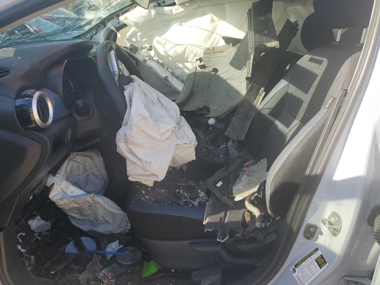 Nissan Versa Sv Image 6