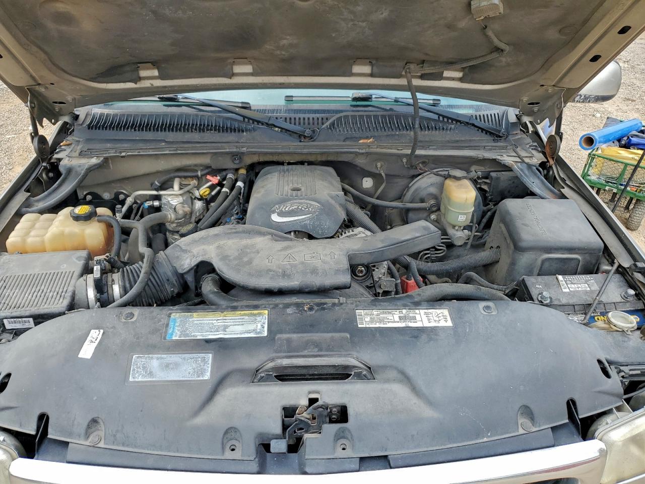 GMC Yukon C1500 Image 8