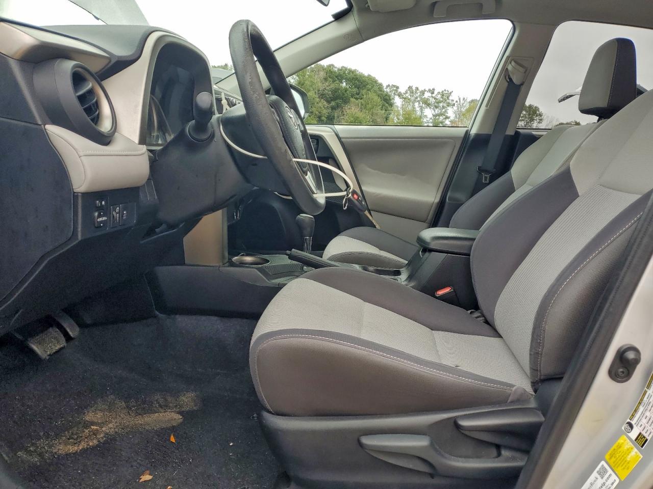 Toyota RAV4 Xle Image 3