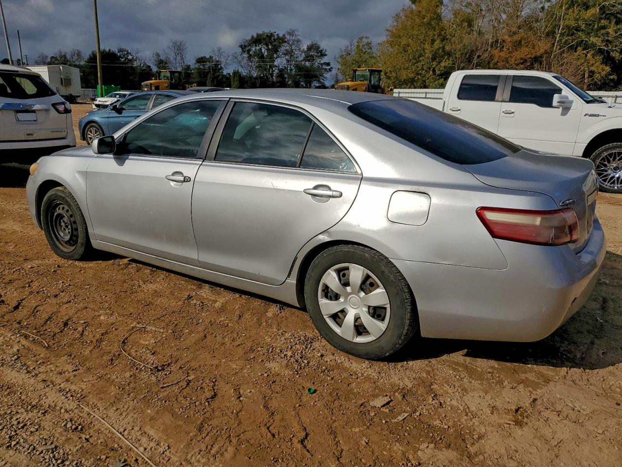 Toyota Camry Base Image 6