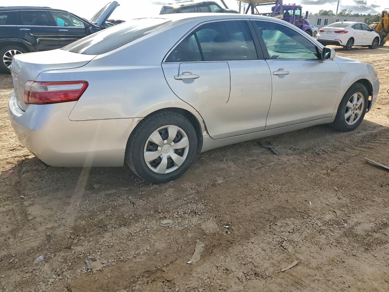 Toyota Camry Base Image 4