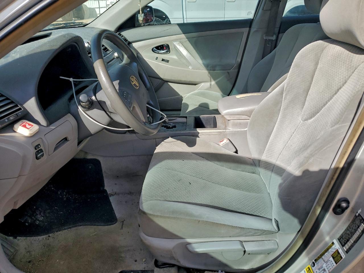 Toyota Camry Base Image 2