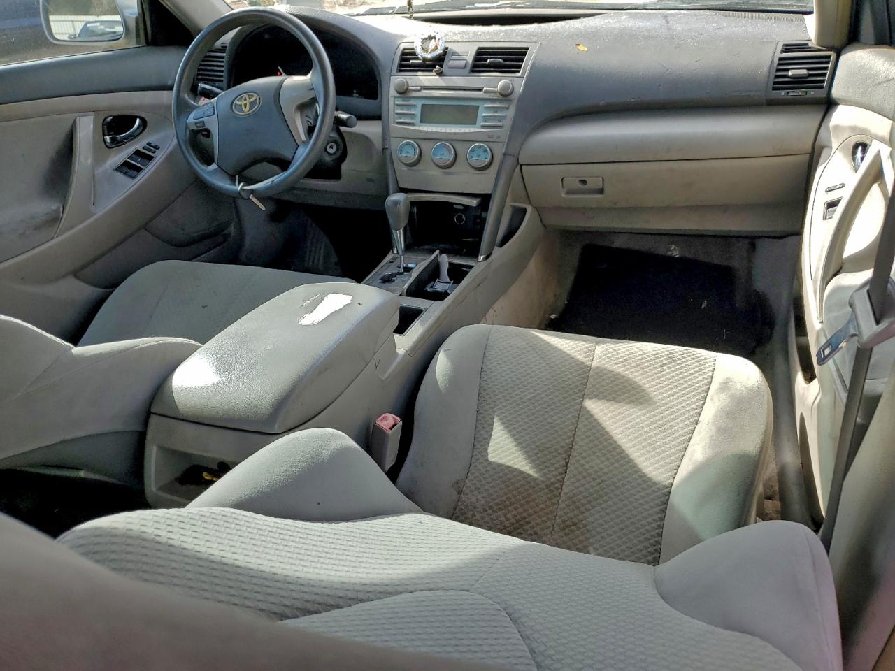 Toyota Camry Base Image 8