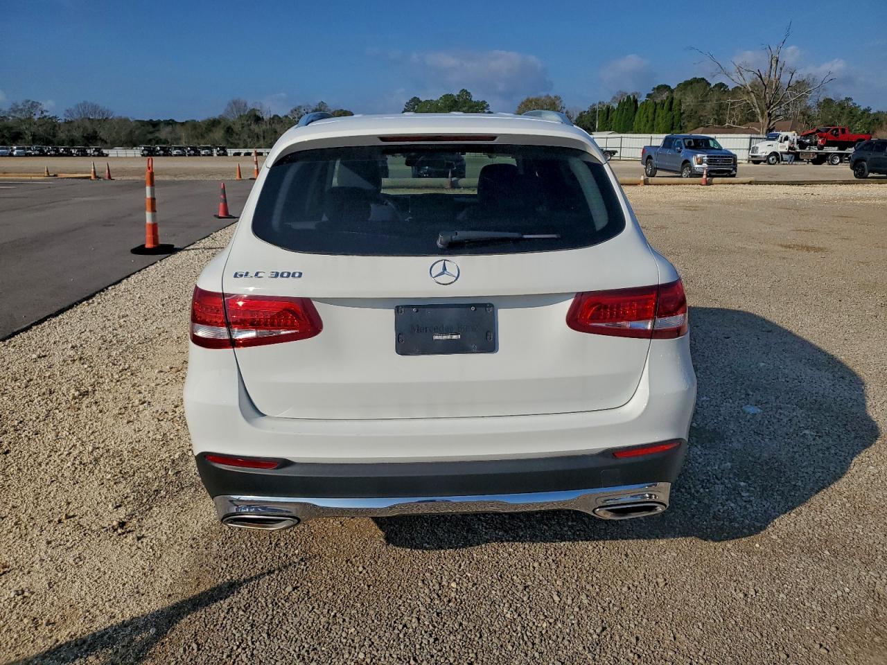 Mercedes-Benz GLC 300 Image 12