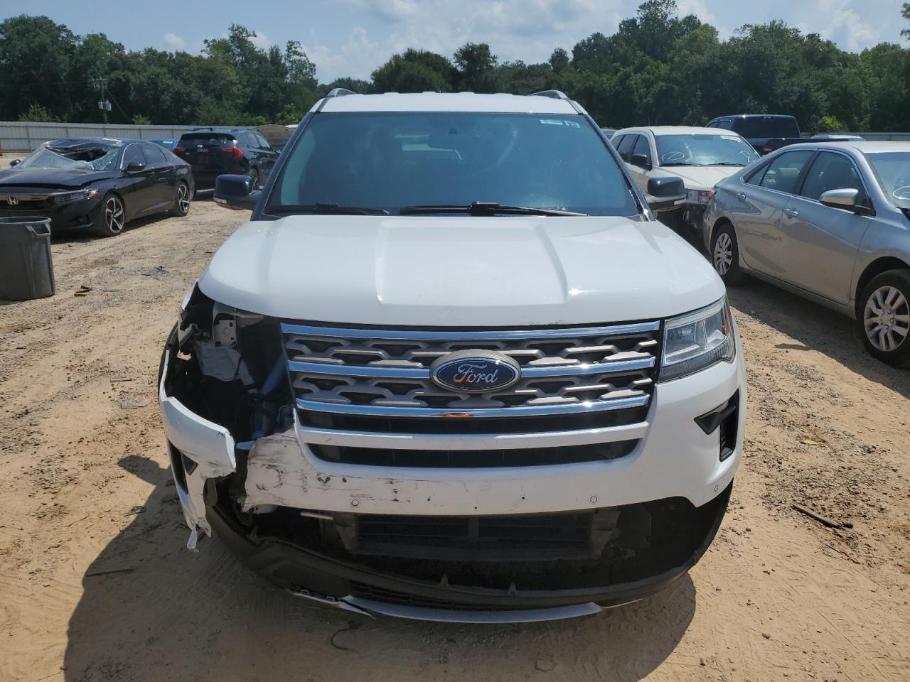 Ford Explorer Xlt Image 10