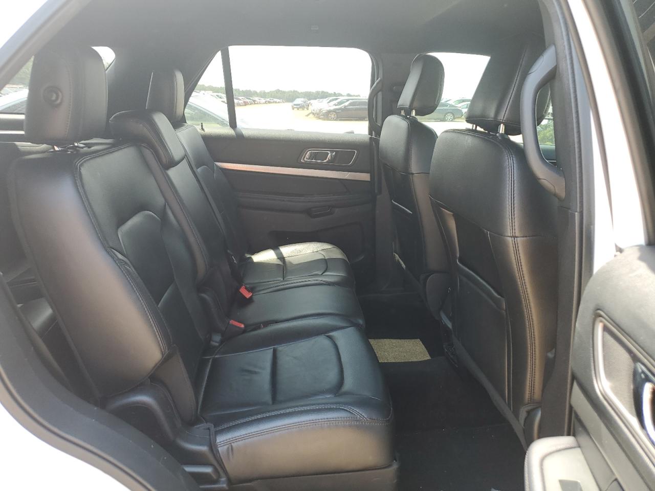 Ford Explorer Xlt Image 11