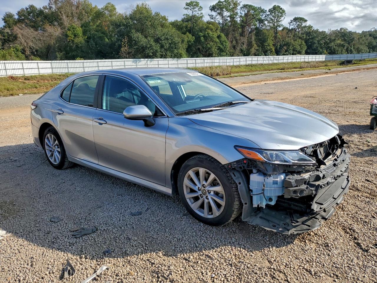 Toyota Camry Le Image 10