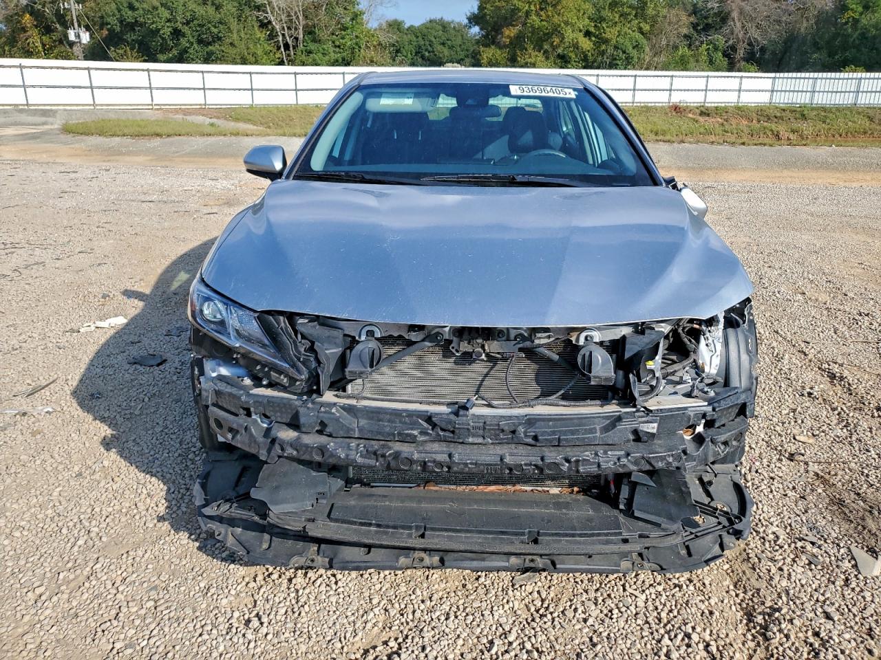 Toyota Camry Le Image 4