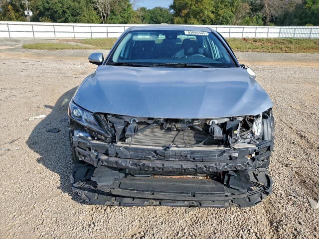 Toyota Camry Le Image 4