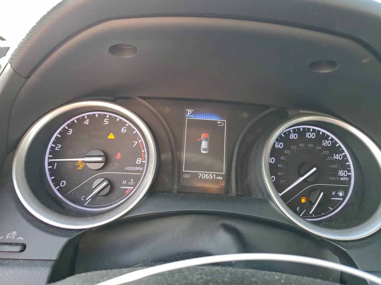 Toyota Camry Le Image 7