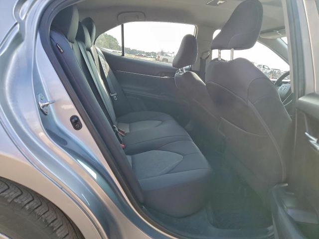 Toyota Camry Le Image 11