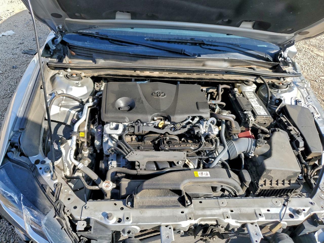 Toyota Camry Le Image 9