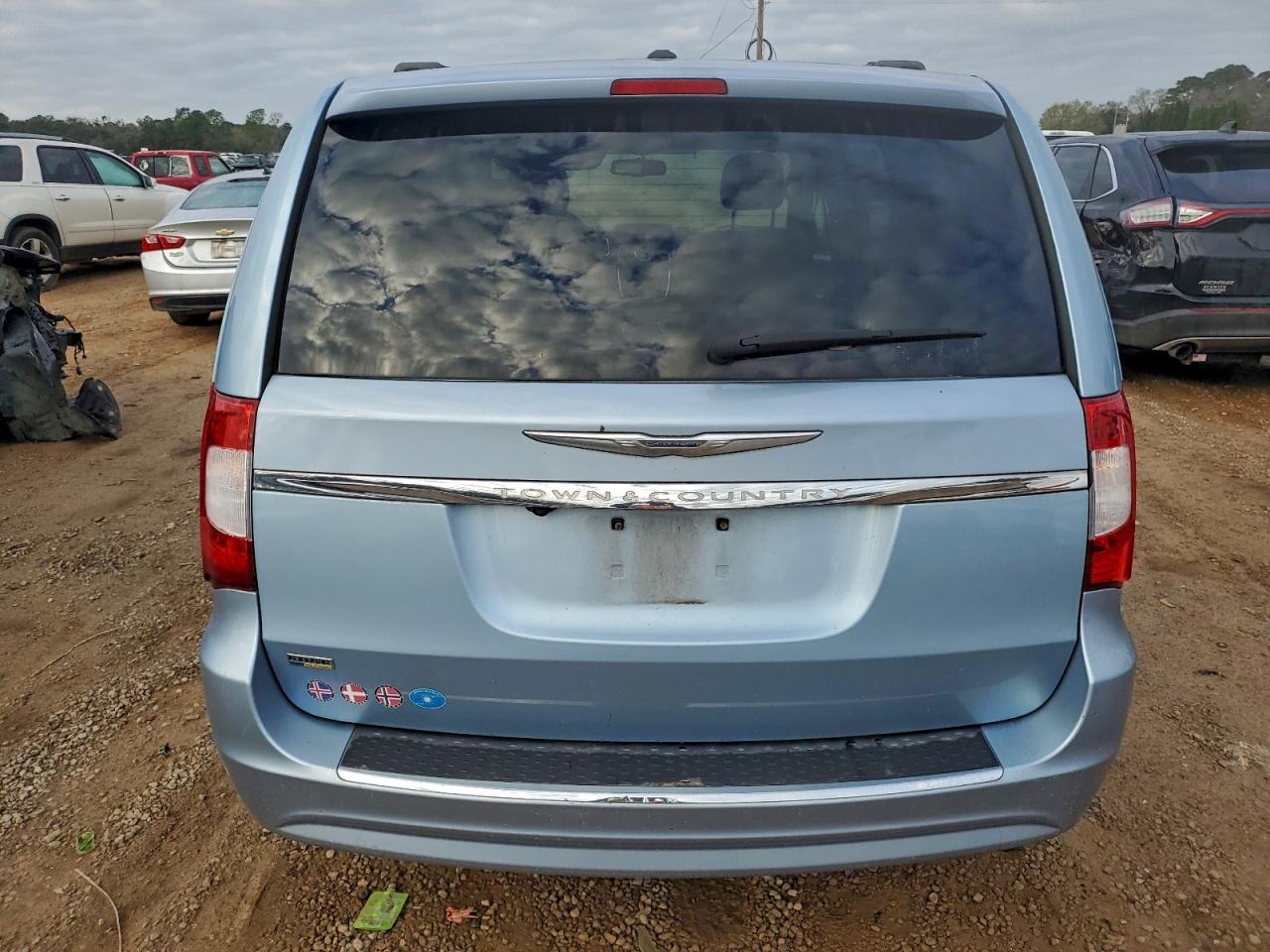 Chrysler Minivan Touring Image 8