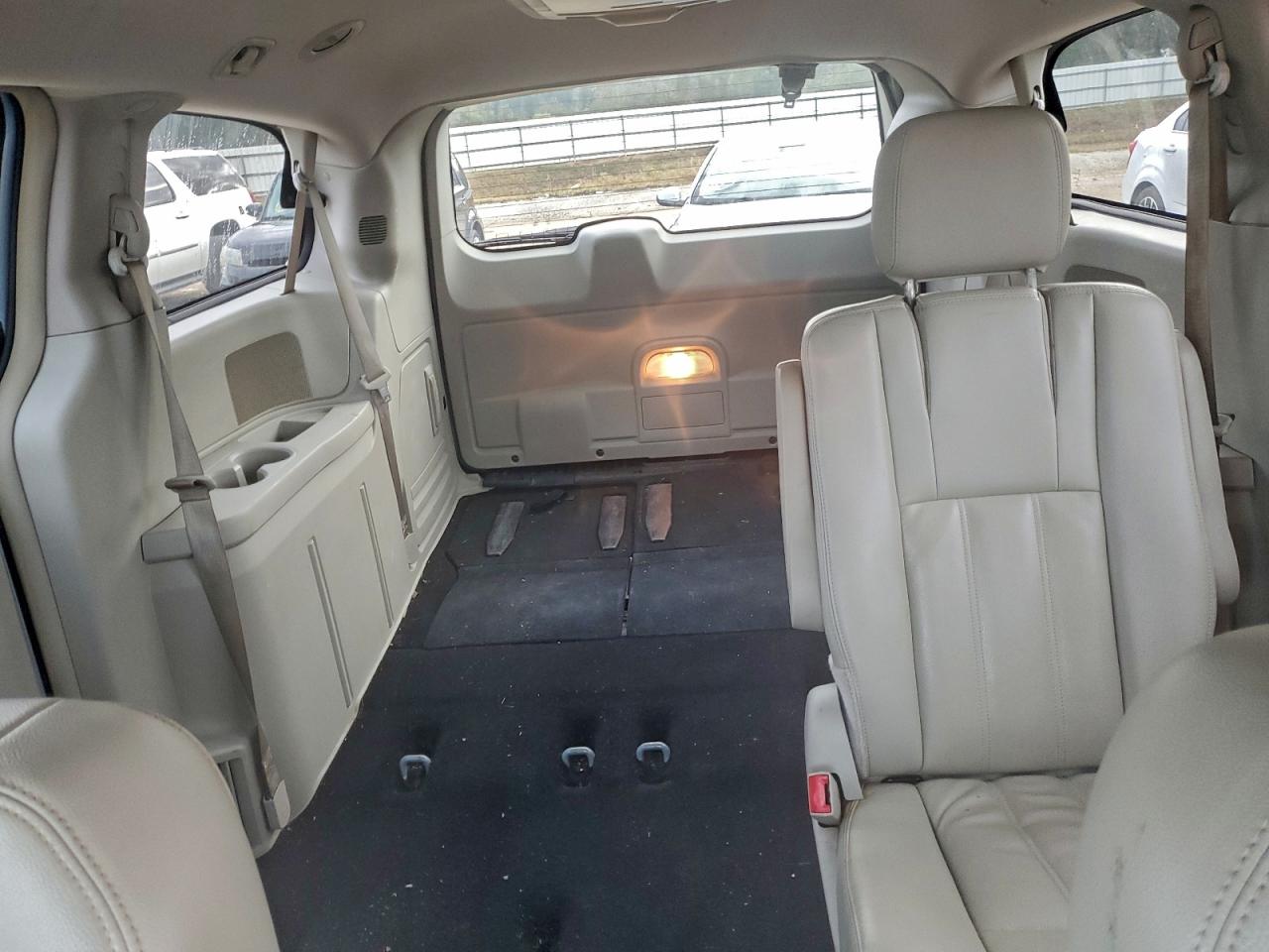 Chrysler Minivan Touring Image 4