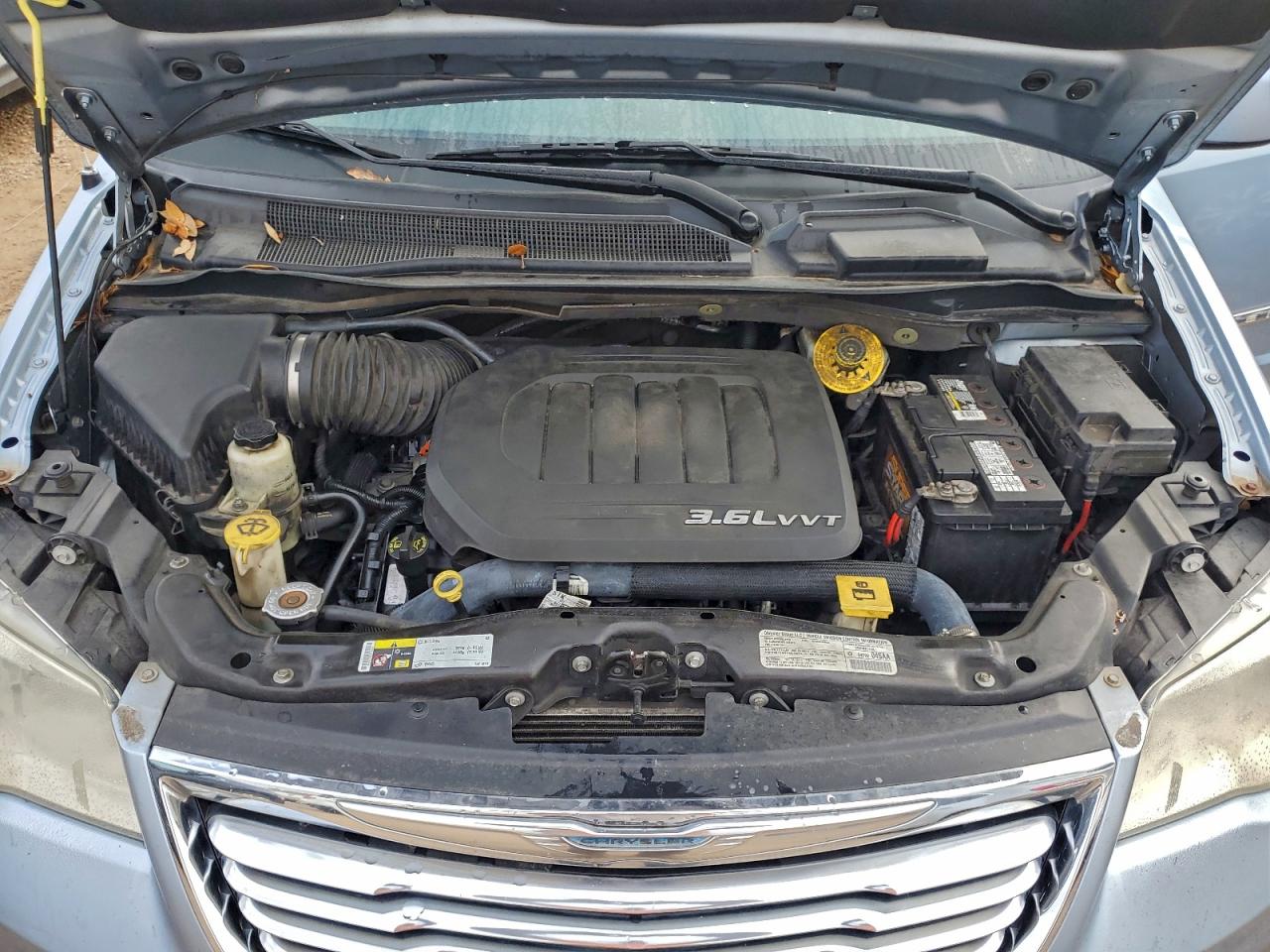 Chrysler Minivan Touring Image 10