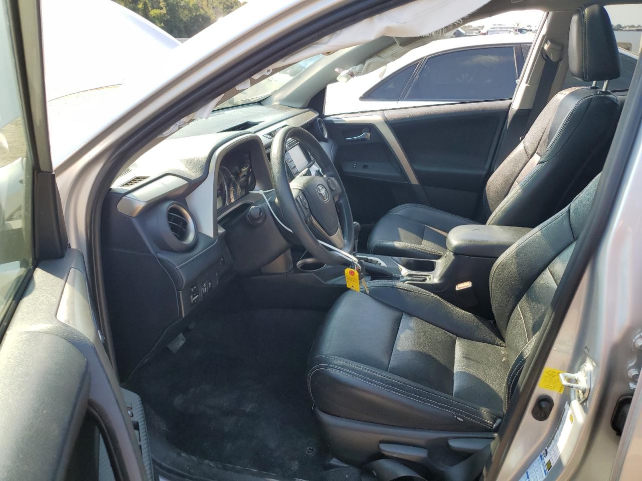 Toyota RAV4 Xle Image 7